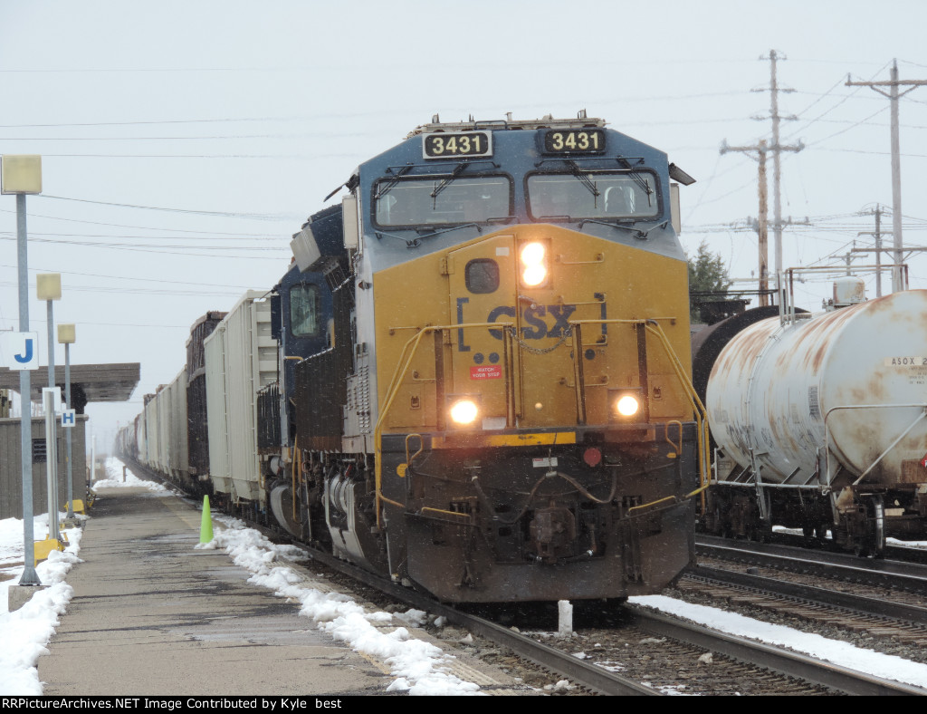 CSX 3431 on M560